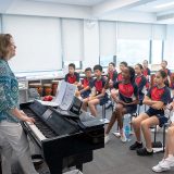 Elementary ý School music class